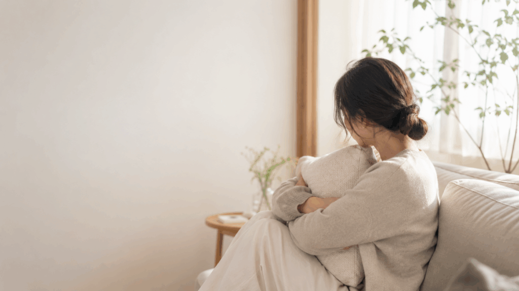 悩んでいる女性